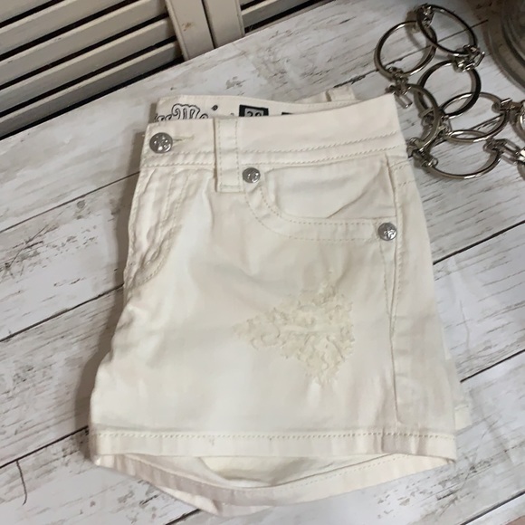 Miss Me Creamy White Distressed Jean Shorts 28 - Picture 8 of 14